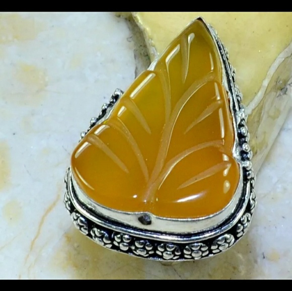 New Hand Carved Chalcedony 925 Silver Ring. - Picture 7 of 8